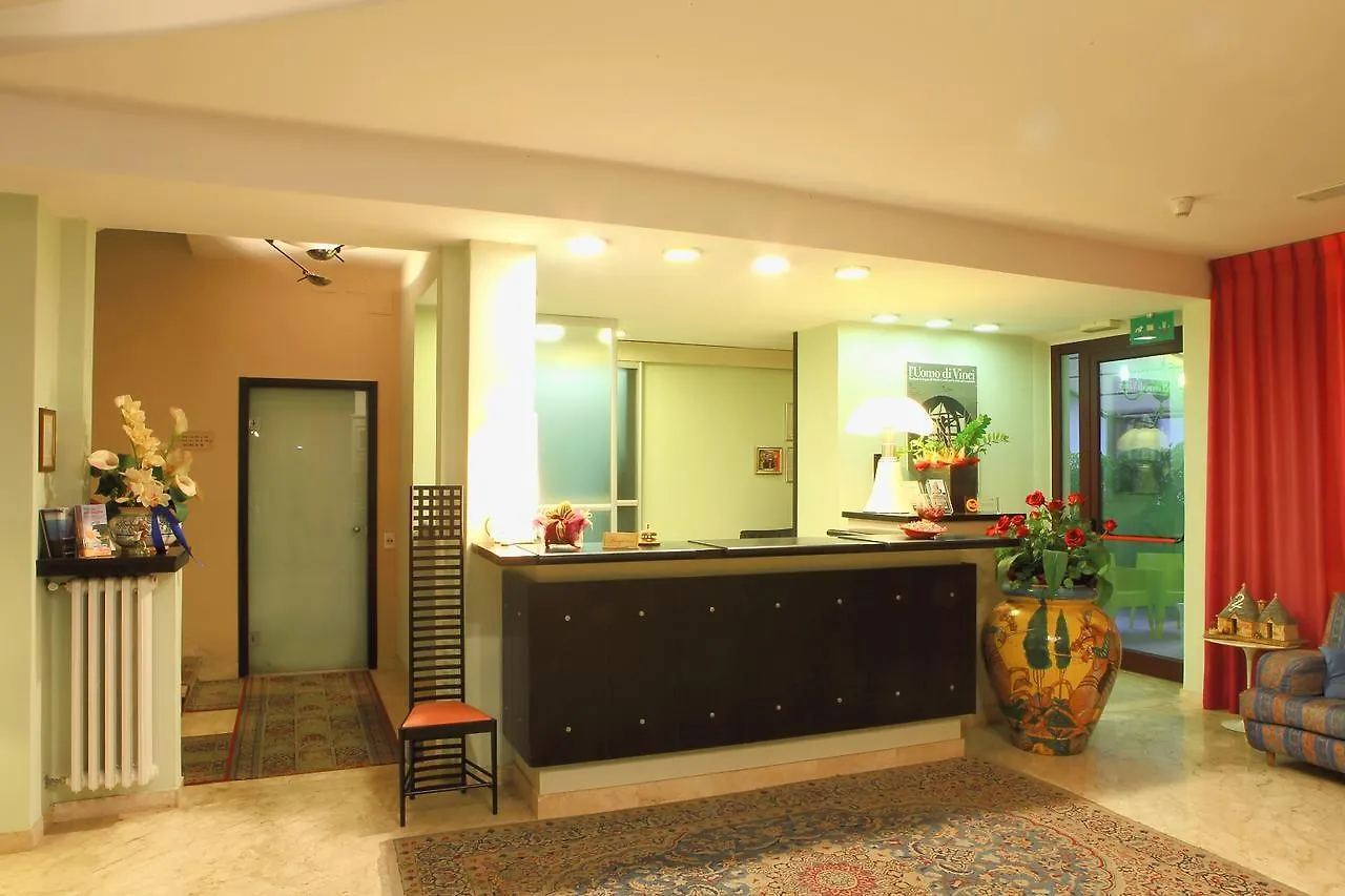 Hotel Alexandra Vinci 3*,  İtalya