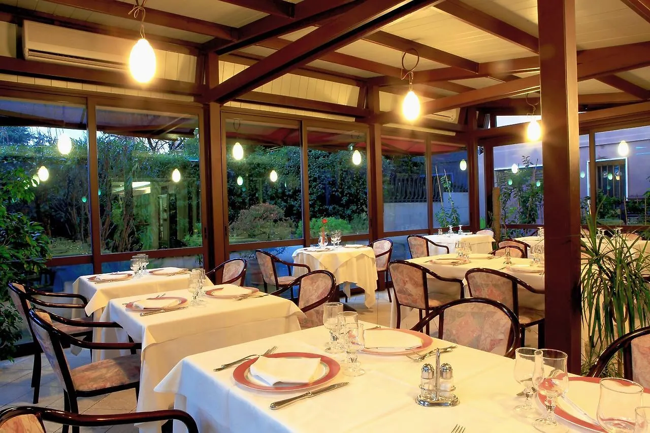 Hotel Alexandra Vinci 3*,  İtalya