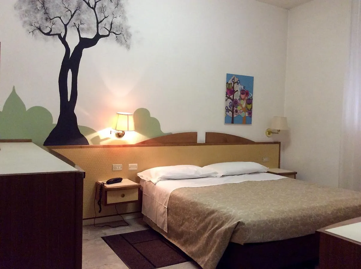 Hotel Alexandra Vinci 3*,