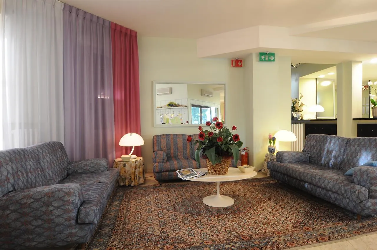 Hotel Alexandra Vinci 3*,  İtalya