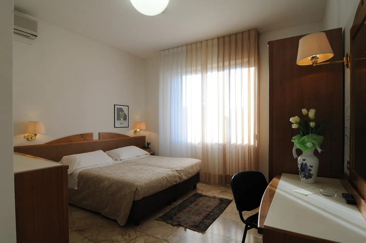 Hotel Alexandra Vinci 3*,